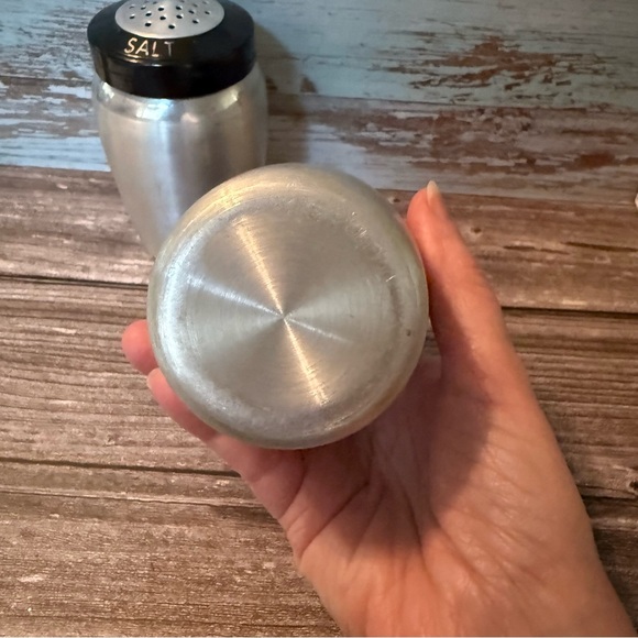 Vintage Kromex Metal Silver Salt and Pepper Shakers large size - Picture 4 of 15